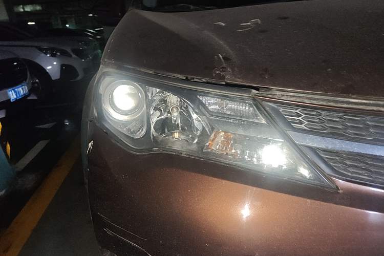 Used Toyota RAV4 2013 2.0L CVT Two-Wheel Drive Urban Edition Right Front Headlight