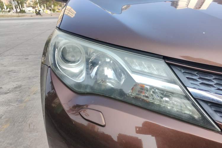 Used Toyota RAV4 2013 2.5L Automatic 4x4 Elite Edition Right Front Headlight
