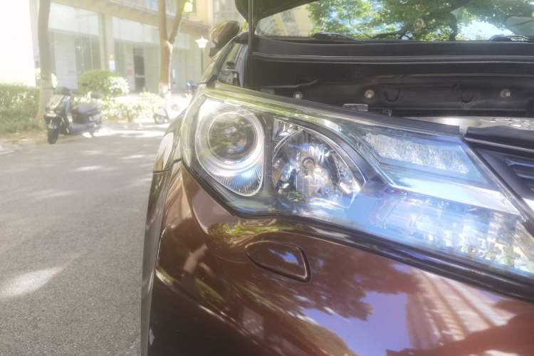 Used Toyota RAV4 2013 2.5L Automatic 4x4 Luxury Edition Right Front Headlight