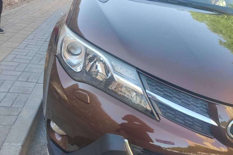 Used Toyota RAV4 2013 2.5L Automatic 4x4 Luxury Edition Right Front Headlight