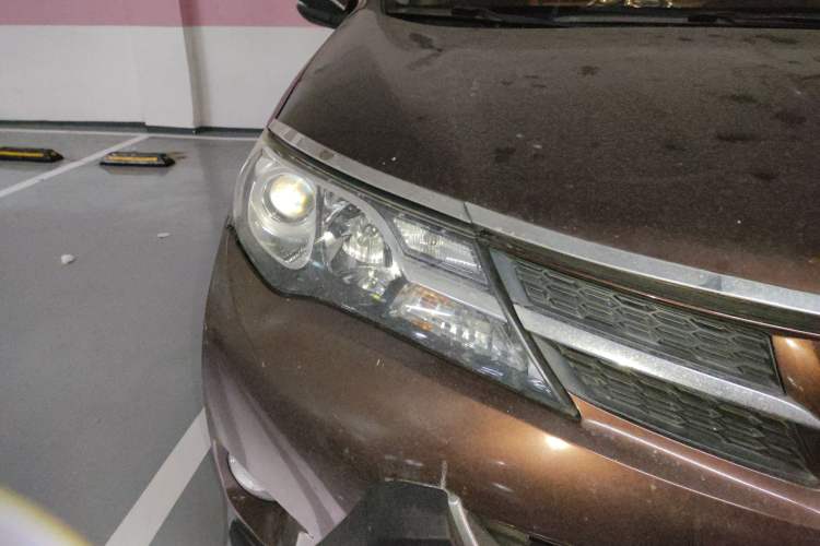 Used Toyota RAV4 2013 2.0L CVT Two-Wheel Drive Urban Edition Right Front Headlight