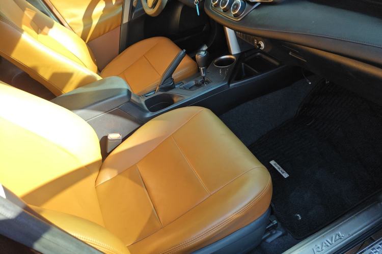 Used Toyota RAV4 2013 2.0L CVT Two-Wheel Drive Urban Edition Right Front Seat