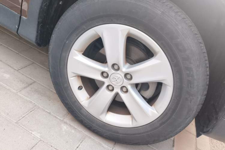 Used Toyota RAV4 2013 2.0L CVT Four-Wheel Drive New Edition Right Front Wheel Hub