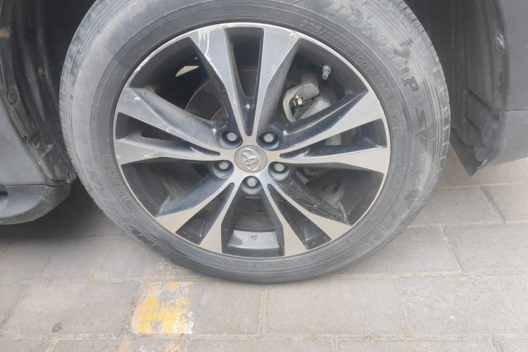 Used Toyota RAV4 2013 2.5L Automatic 4x4 Luxury Edition Right Front Wheel Hub