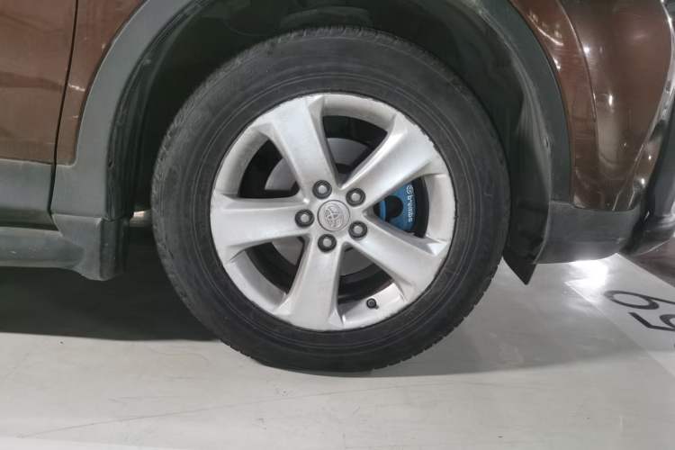 Used Toyota RAV4 2013 2.0L CVT Four-Wheel Drive New Edition Right Front Wheel Hub