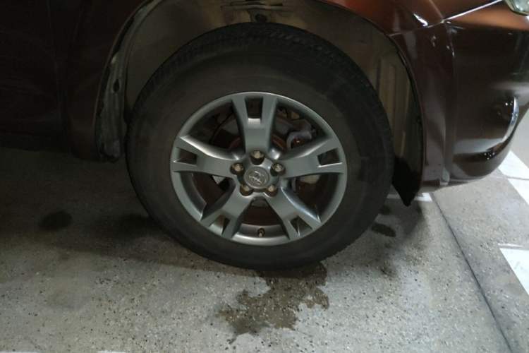 Used Toyota RAV4 2013 Special Edition 2.0L Automatic Classic Right Front Wheel Hub