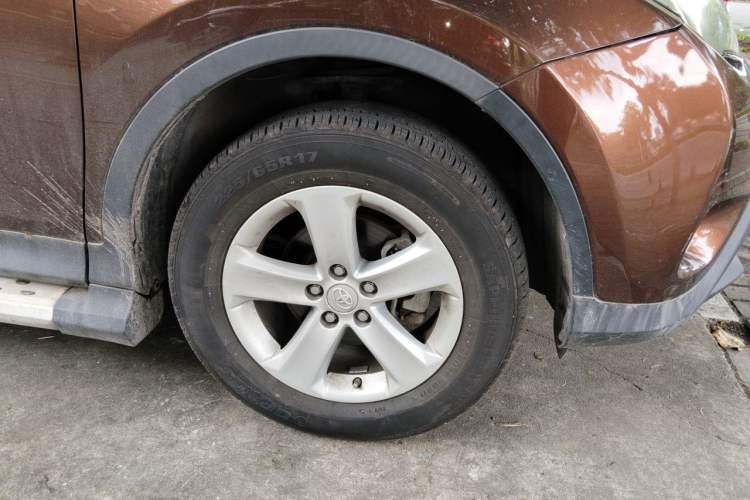 Used Toyota RAV4 2013 2.0L CVT Four-Wheel Drive New Edition Right Front Wheel Hub