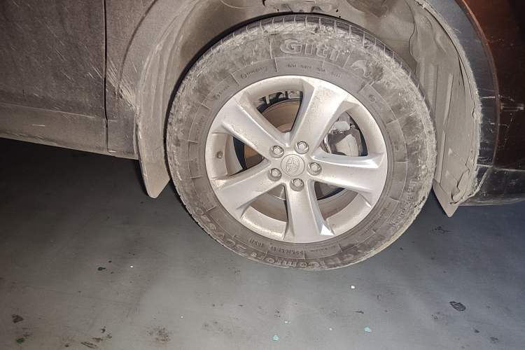 Used Toyota RAV4 2013 2.0L CVT Two-Wheel Drive Urban Edition Right Front Wheel Hub