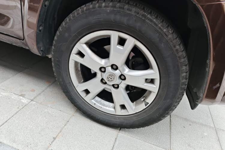 Used Toyota RAV4 2013 Special Edition 2.0L Automatic Elite Right Front Wheel Hub