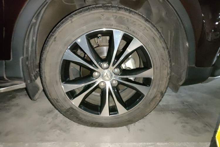 Used Toyota RAV4 2013 2.5L Automatic 4x4 Luxury Edition Right Front Wheel Hub