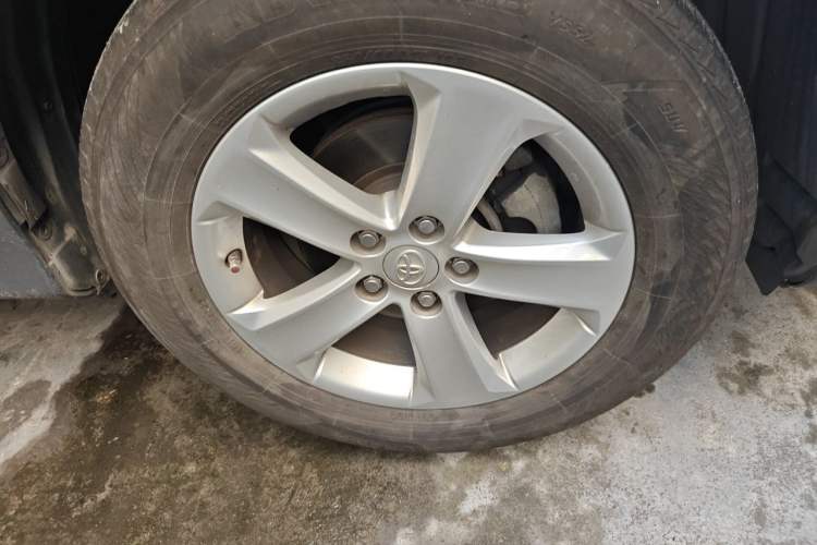 Used Toyota RAV4 2013 2.0L CVT Two-Wheel Drive Urban Edition Right Front Wheel Hub
