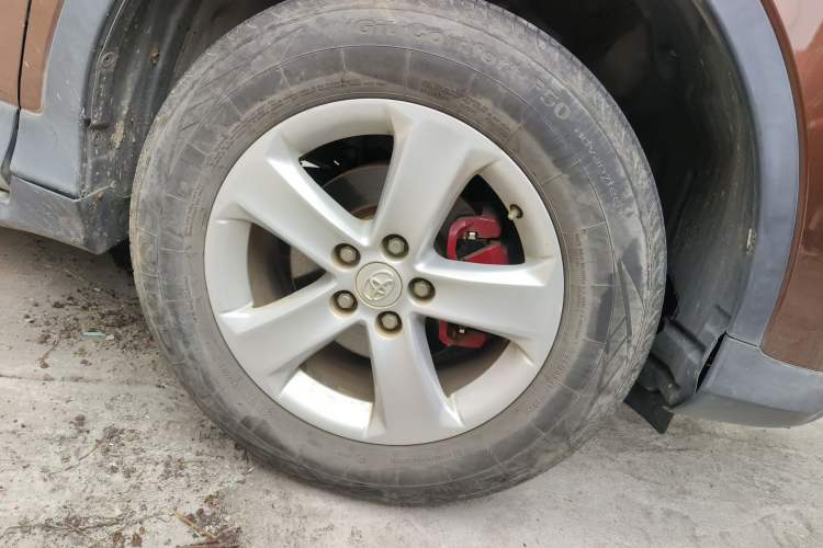 Used Toyota RAV4 2013 2.0L CVT Two-Wheel Drive Urban Edition Right Front Wheel Hub