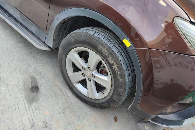 Used Toyota RAV4 2013 2.0L CVT Two-Wheel Drive Urban Edition Right Front Wheel Hub