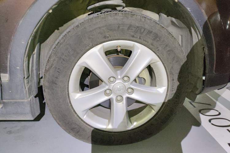 Used Toyota RAV4 2013 2.0L CVT Two-Wheel Drive Urban Edition Right Front Wheel Hub
