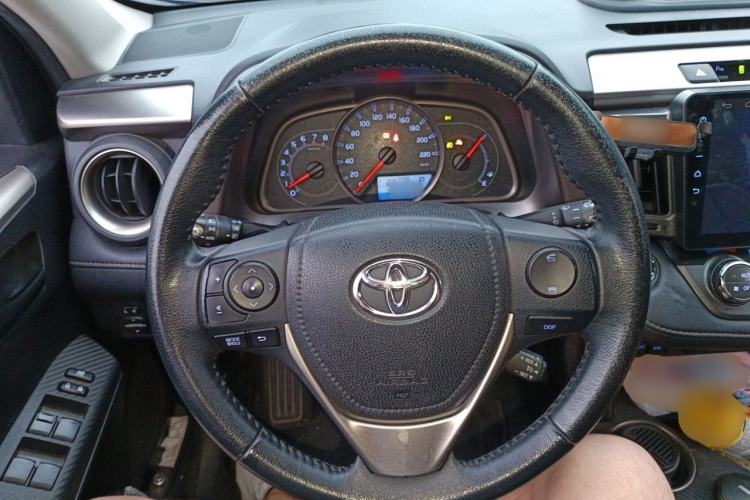 Used Toyota RAV4 2013 2.5L Automatic 4x4 Elite Edition Steering Wheel