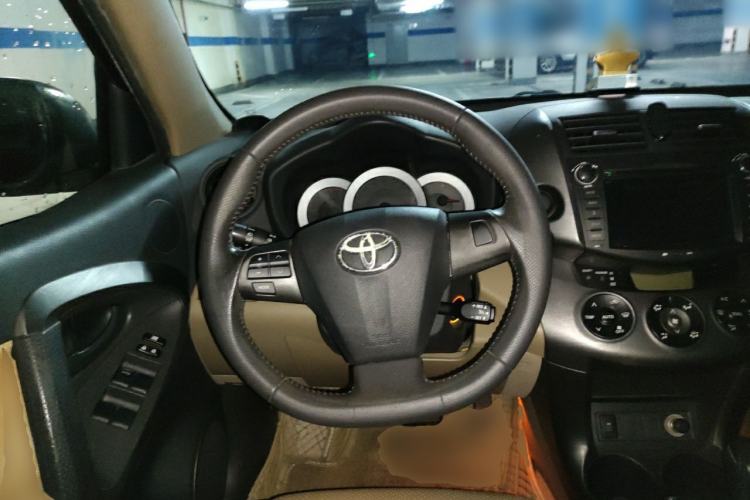 Used Toyota RAV4 2013 Special Edition 2.0L Automatic Classic Steering Wheel