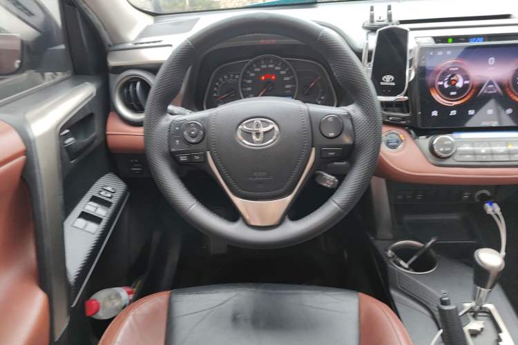 Used Toyota RAV4 2013 2.5L Automatic 4x4 Elite Edition Steering Wheel
