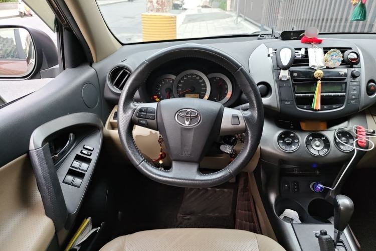 Used Toyota RAV4 2013 Special Edition 2.0L Automatic Elite Steering Wheel