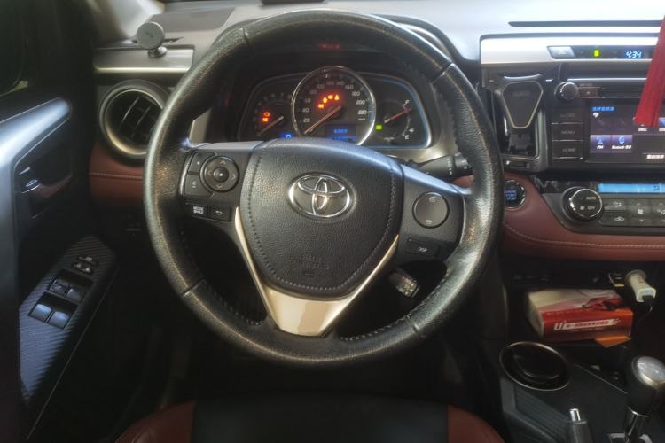 Used Toyota RAV4 2013 2.5L Automatic 4x4 Luxury Edition Steering Wheel