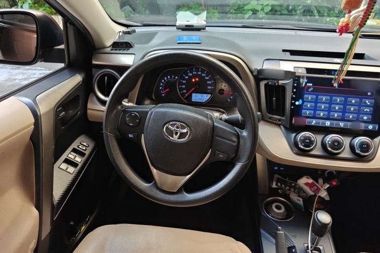 Used Toyota RAV4 2013 2.0L CVT Two-Wheel Drive Urban Edition Steering Wheel