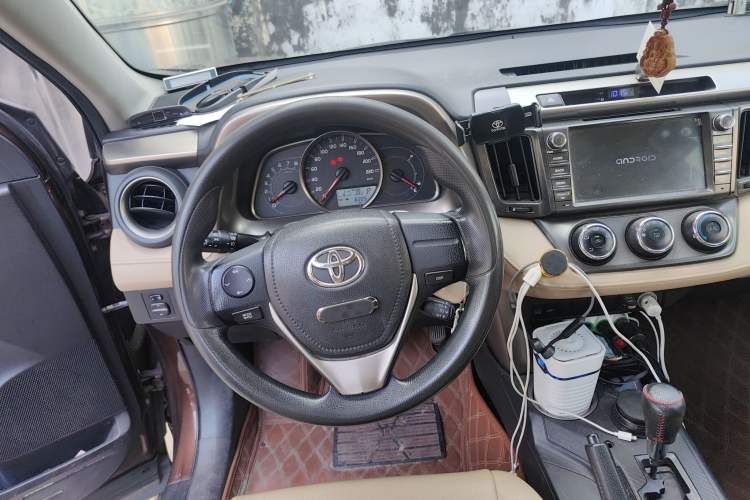Used Toyota RAV4 2013 2.0L CVT Two-Wheel Drive Urban Edition Steering Wheel