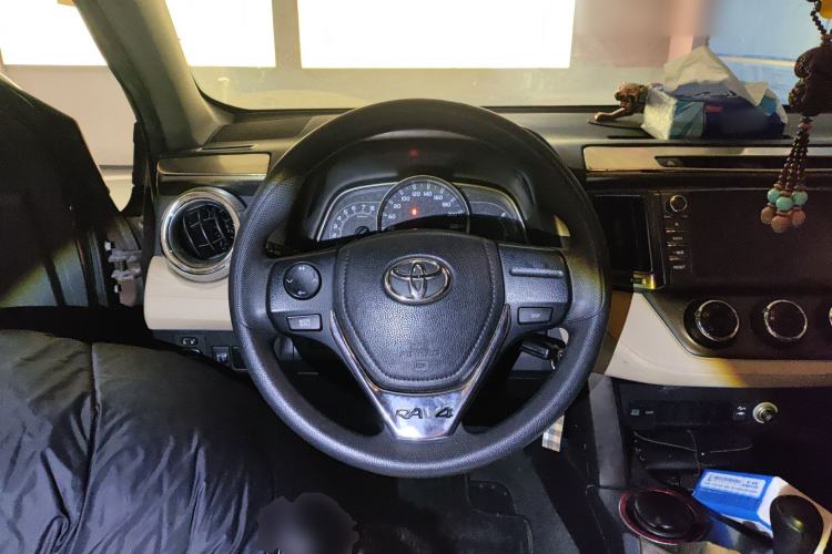 Used Toyota RAV4 2013 2.0L CVT Two-Wheel Drive Urban Edition Steering Wheel