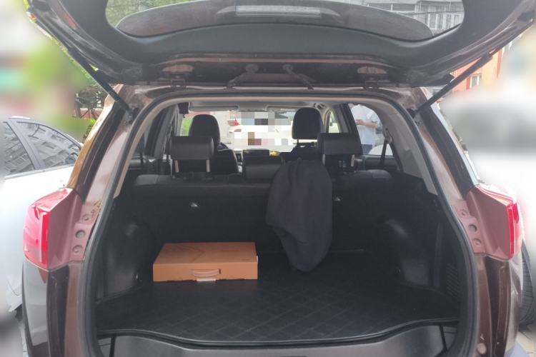 Used Toyota RAV4 2013 2.0L CVT Four-Wheel Drive New Edition Trunk