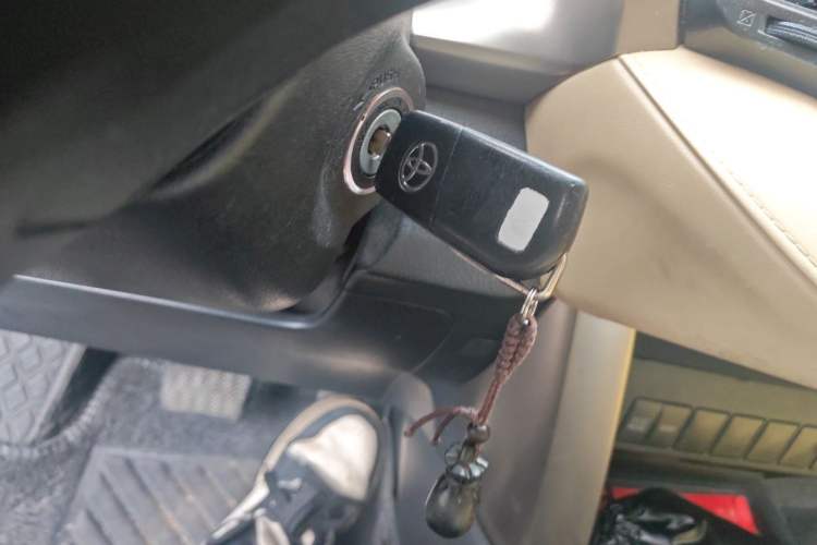Used Toyota RAV4 2013 2.0L CVT Two-Wheel Drive Urban Edition Vehicle Key