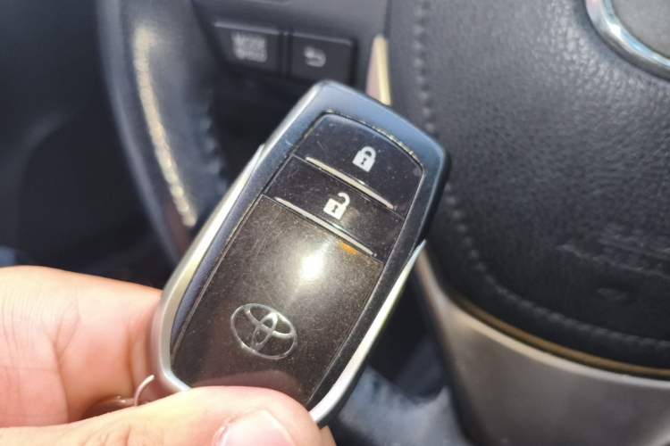 Used Toyota RAV4 2013 2.0L CVT Four-Wheel Drive New Edition Vehicle Key