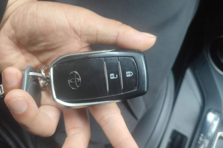Used Toyota RAV4 2013 2.5L Automatic 4x4 Luxury Edition Vehicle Key