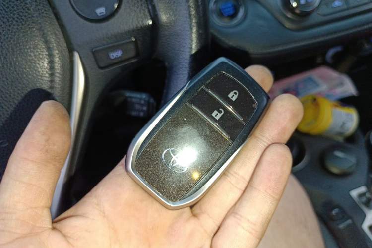 Used Toyota RAV4 2013 2.5L Automatic 4x4 Elite Edition Vehicle Key