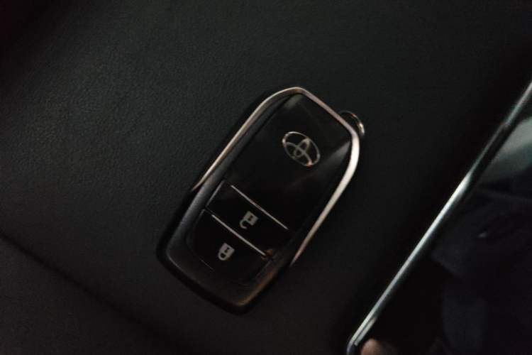 Used Toyota RAV4 2013 2.5L Automatic 4x4 Elite Edition Vehicle Key