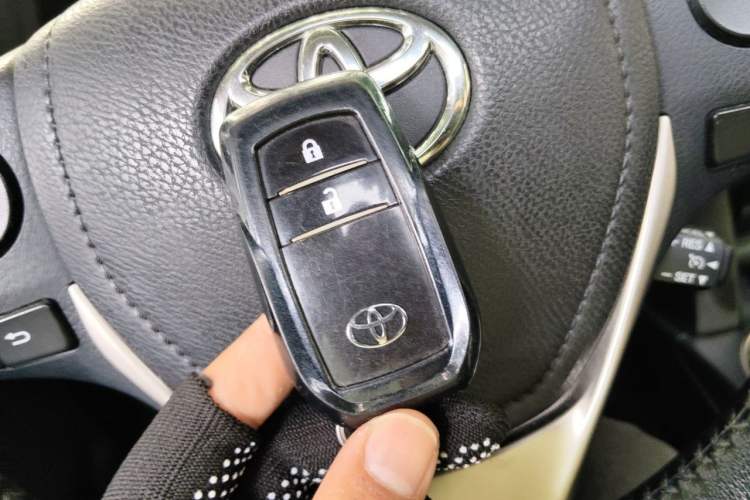 Used Toyota RAV4 2013 2.0L CVT Four-Wheel Drive New Edition Vehicle Key