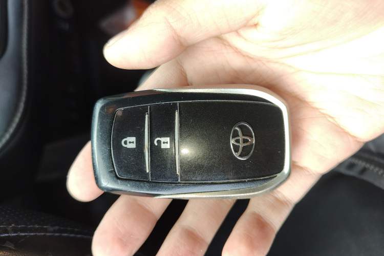 Used Toyota RAV4 2013 2.5L Automatic 4x4 Elite Edition Vehicle Key