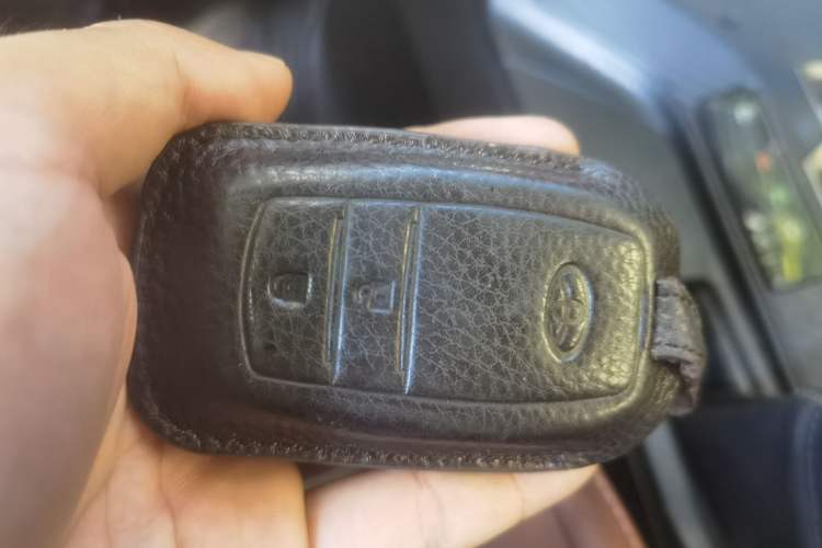 Used Toyota RAV4 2013 2.5L Automatic 4x4 Luxury Edition Vehicle Key