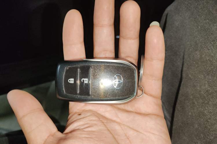 Used Toyota RAV4 2013 2.5L Automatic 4x4 Luxury Edition Vehicle Key