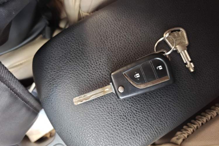 Used Toyota RAV4 2013 2.0L CVT Two-Wheel Drive Urban Edition Vehicle Key