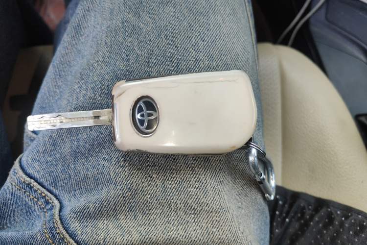 Used Toyota RAV4 2013 2.0L CVT Two-Wheel Drive Urban Edition Vehicle Key