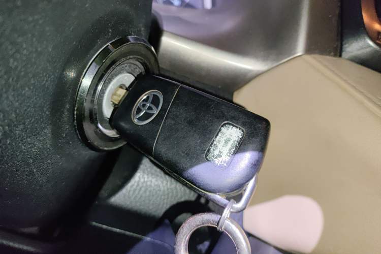 Used Toyota RAV4 2013 2.0L CVT Two-Wheel Drive Urban Edition Vehicle Key
