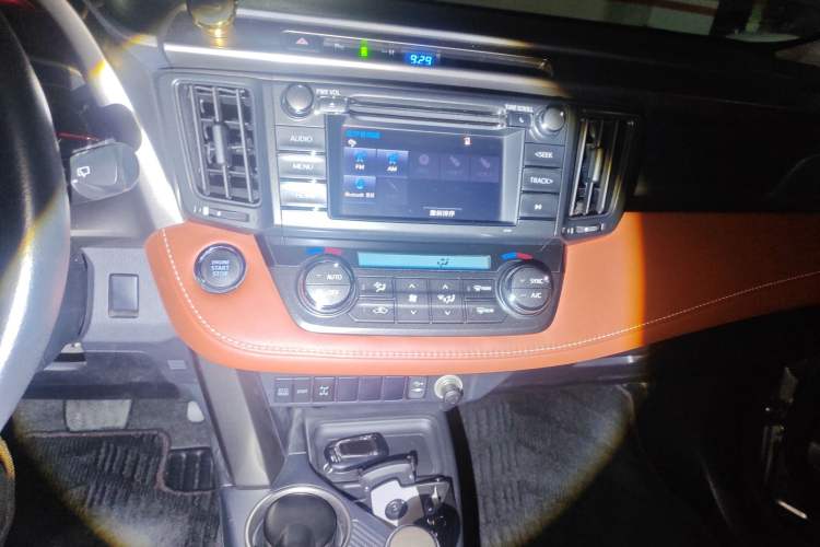 Used Toyota RAV4 2013 2.5L Automatic 4x4 Elite Edition Audio And AC Panel
