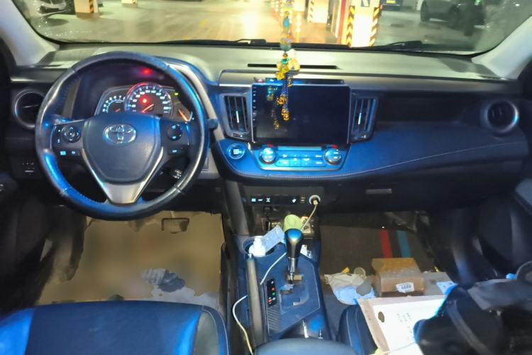 Used Toyota RAV4 2013 2.0L CVT Four-Wheel Drive New Edition Center Console
