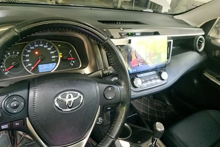 Used Toyota RAV4 2013 2.5L Automatic 4x4 Elite Edition Center Console