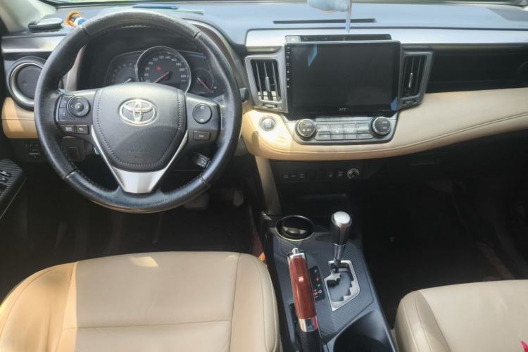 Used Toyota RAV4 2013 2.0L CVT Four-Wheel Drive New Edition Center Console
