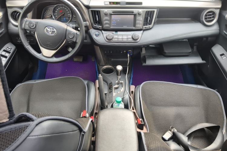 Used Toyota RAV4 2013 2.5L Automatic 4x4 Luxury Edition Center Console