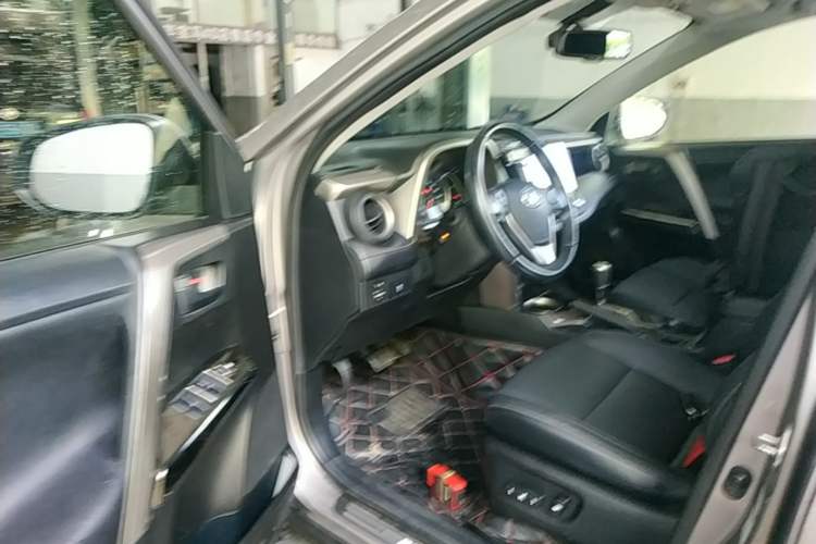 Used Toyota RAV4 2013 2.5L Automatic 4x4 Elite Edition Driver Seat