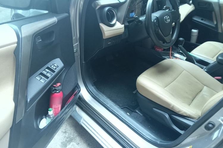 Used Toyota RAV4 2013 2.0L CVT Two-Wheel Drive Urban Edition Driver Seat