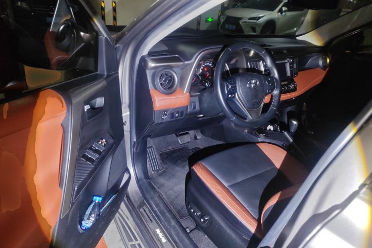 Used Toyota RAV4 2013 2.5L Automatic 4x4 Elite Edition Driver Seat
