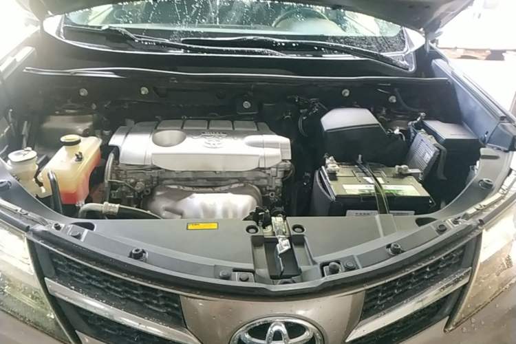 Used Toyota RAV4 2013 2.5L Automatic 4x4 Elite Edition Engine Bay
