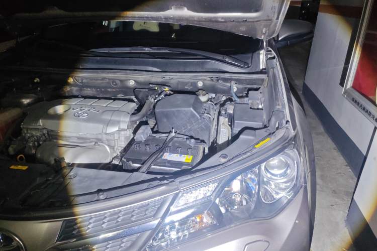 Used Toyota RAV4 2013 2.5L Automatic 4x4 Elite Edition Engine Bay Left