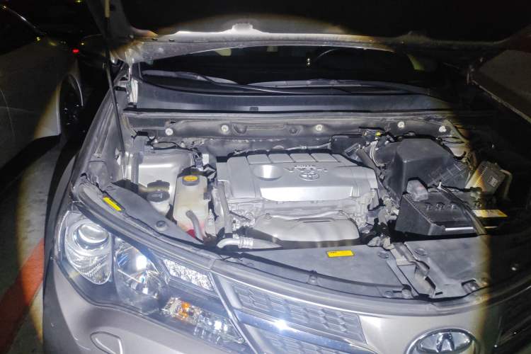 Used Toyota RAV4 2013 2.5L Automatic 4x4 Elite Edition Engine Bay Right